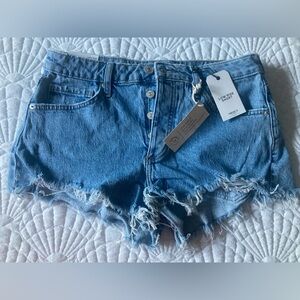 Forever 21 Low Rise Slim Fit Distressed Womens Shorts Size 30